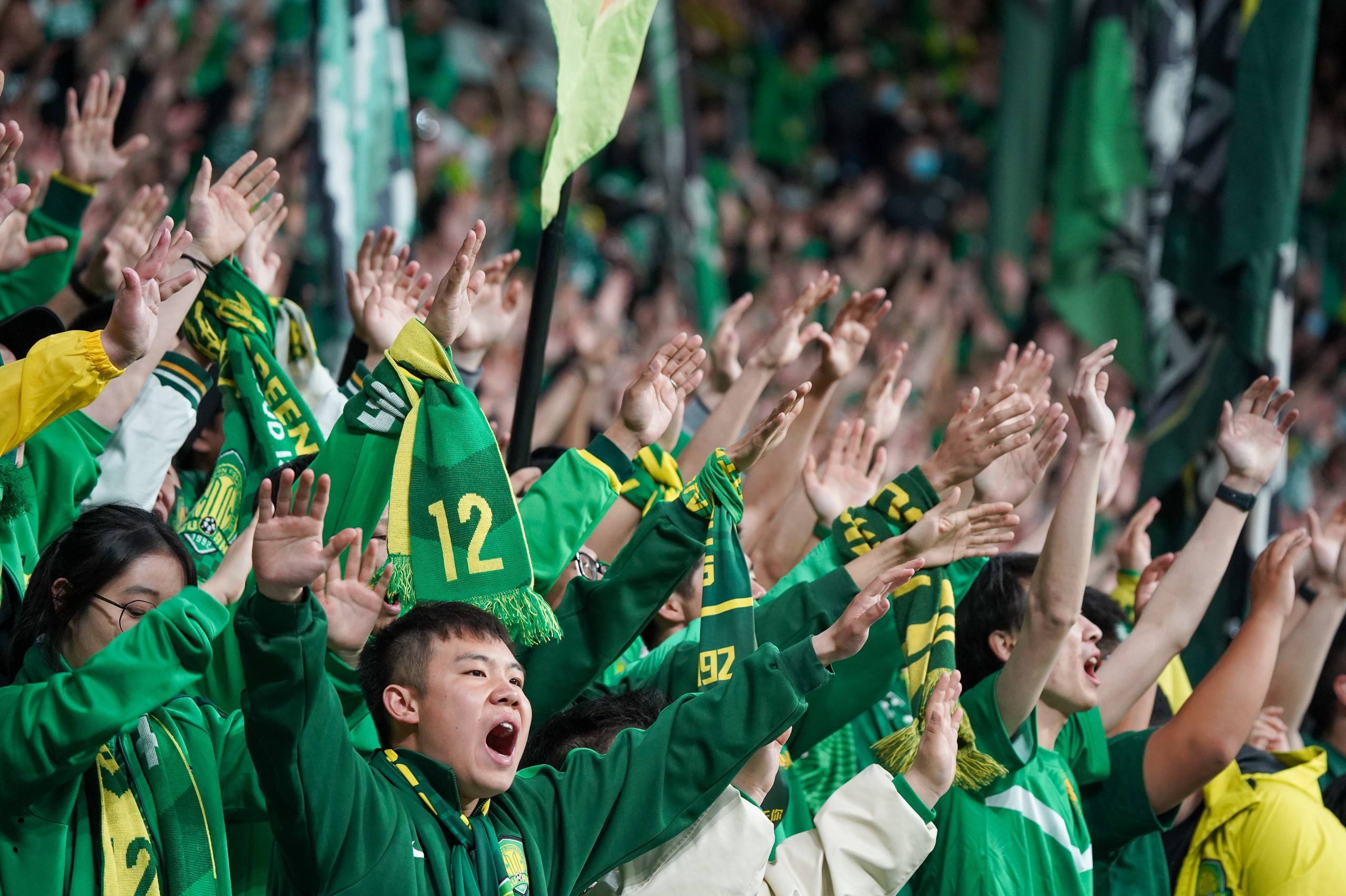 包含观众点评：比赛激烈紧凑，场面火爆震撼的词条