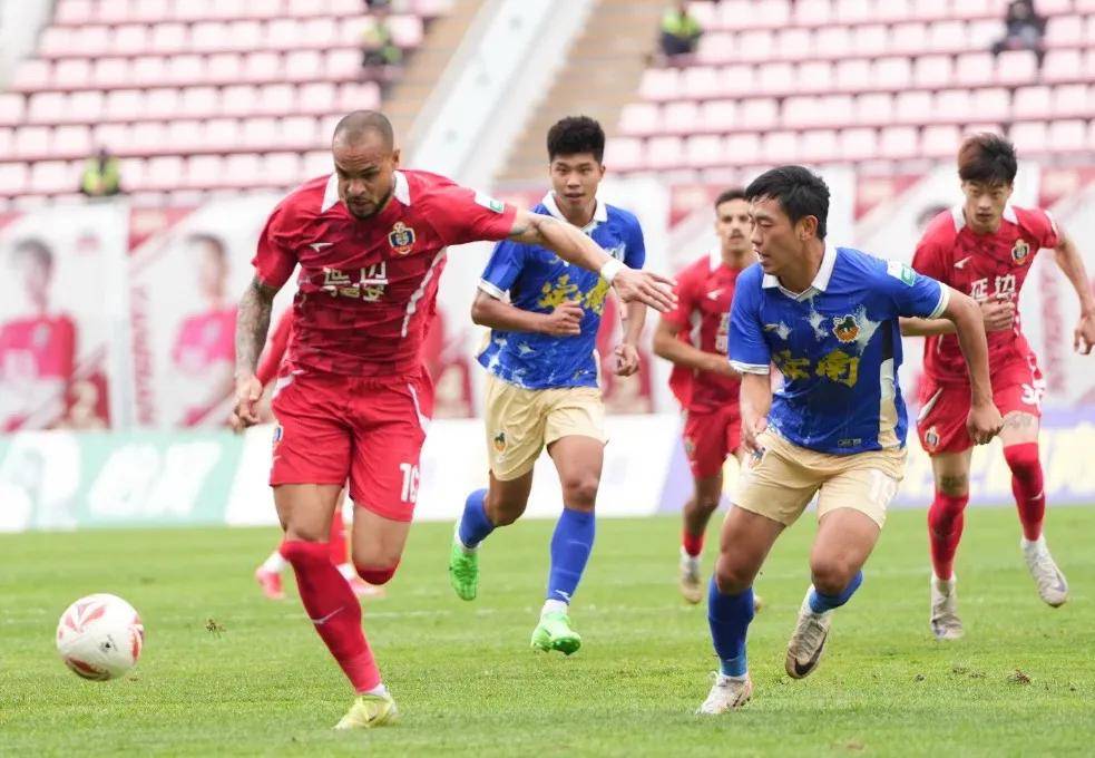 包含观众点评：比赛激烈紧凑，场面火爆震撼的词条