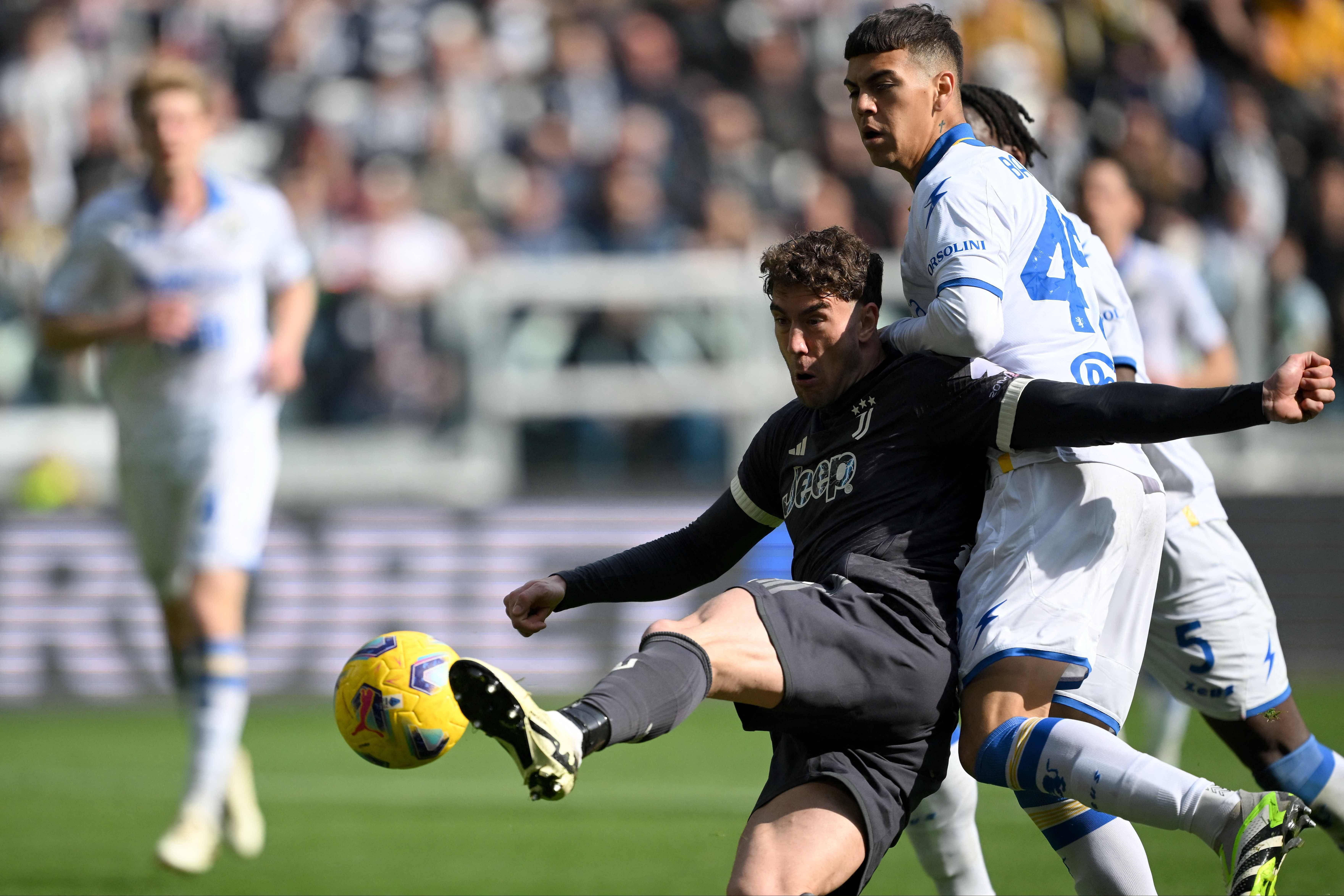 包含弗洛西诺空砖主场失意，遭受连败的词条