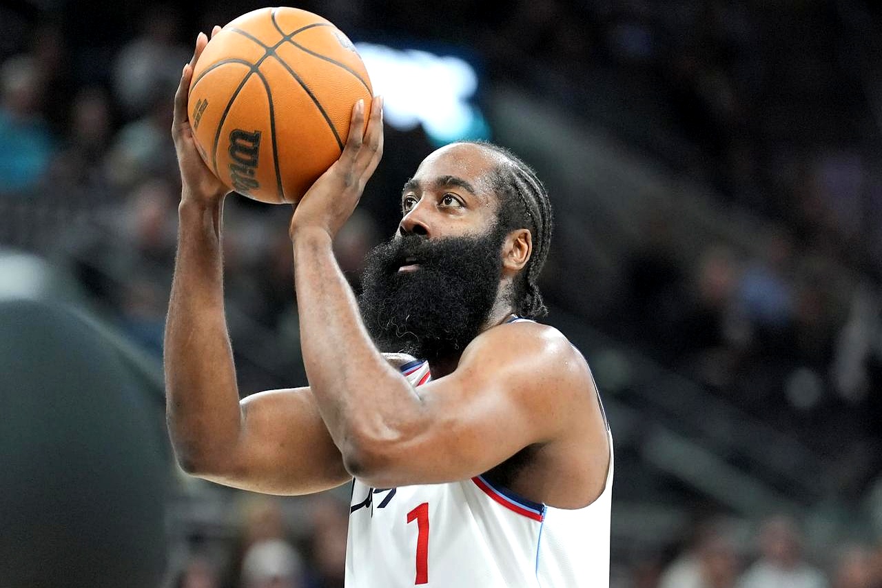 关于快船战胜森林狼，保持不败势头的信息