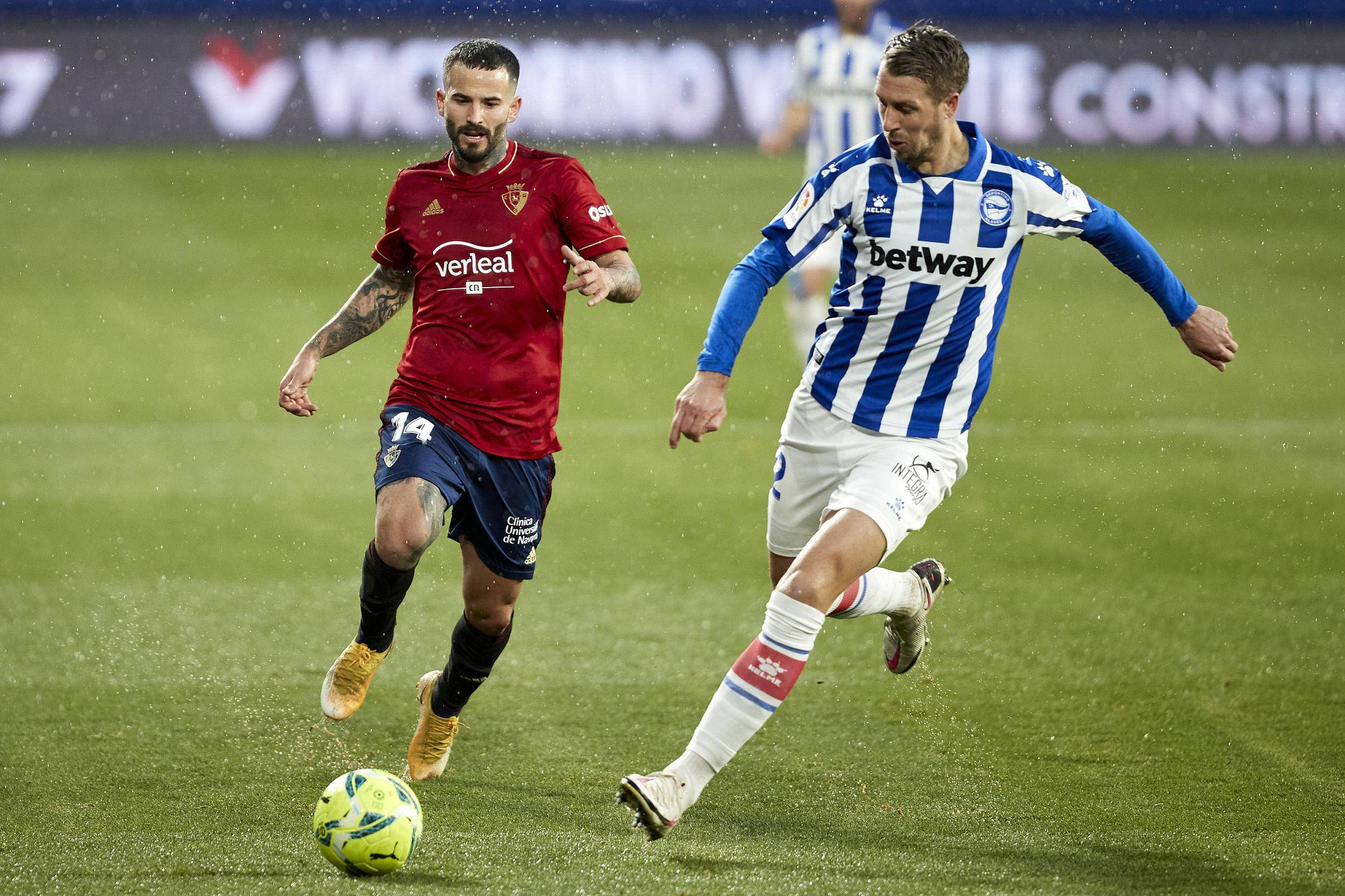 包含瓦伦西亚大胜，阿拉维斯告负无缘胜利的词条