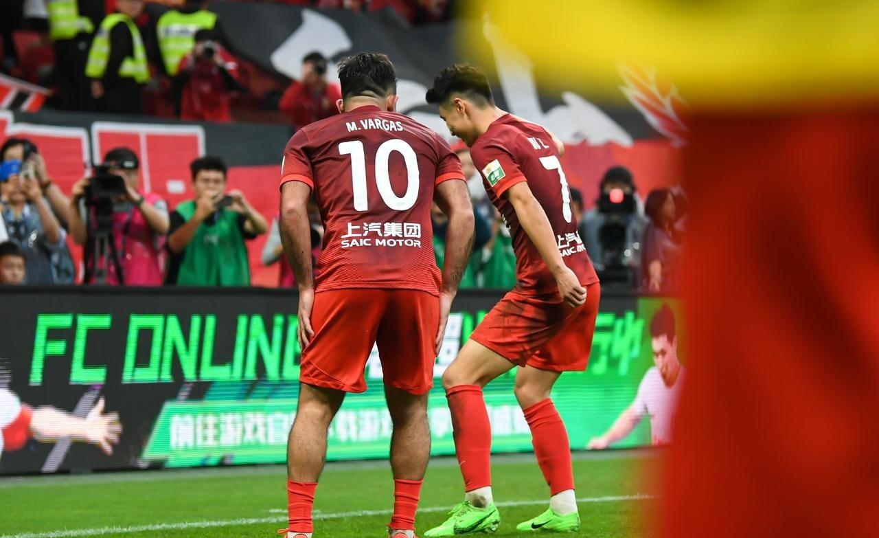 包含阿贾克斯逆袭取胜，晋级下一轮的词条