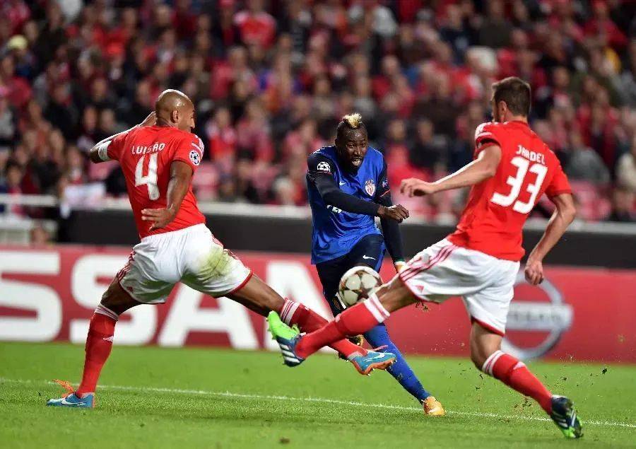 包含尼斯队在比赛中击败了对手实现胜利的词条