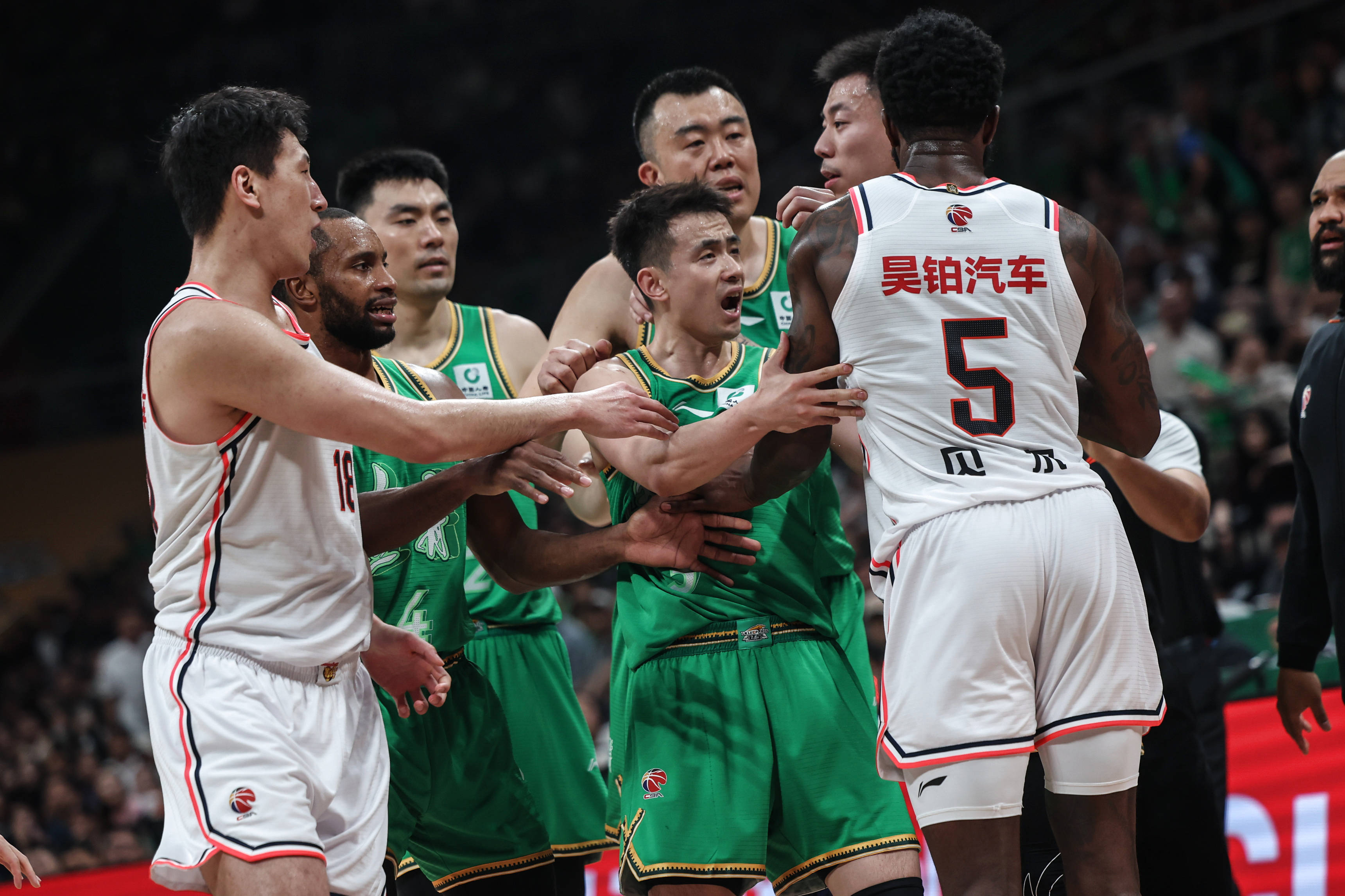 关于广东队翻盘湖人，赵继伟状态火热的信息