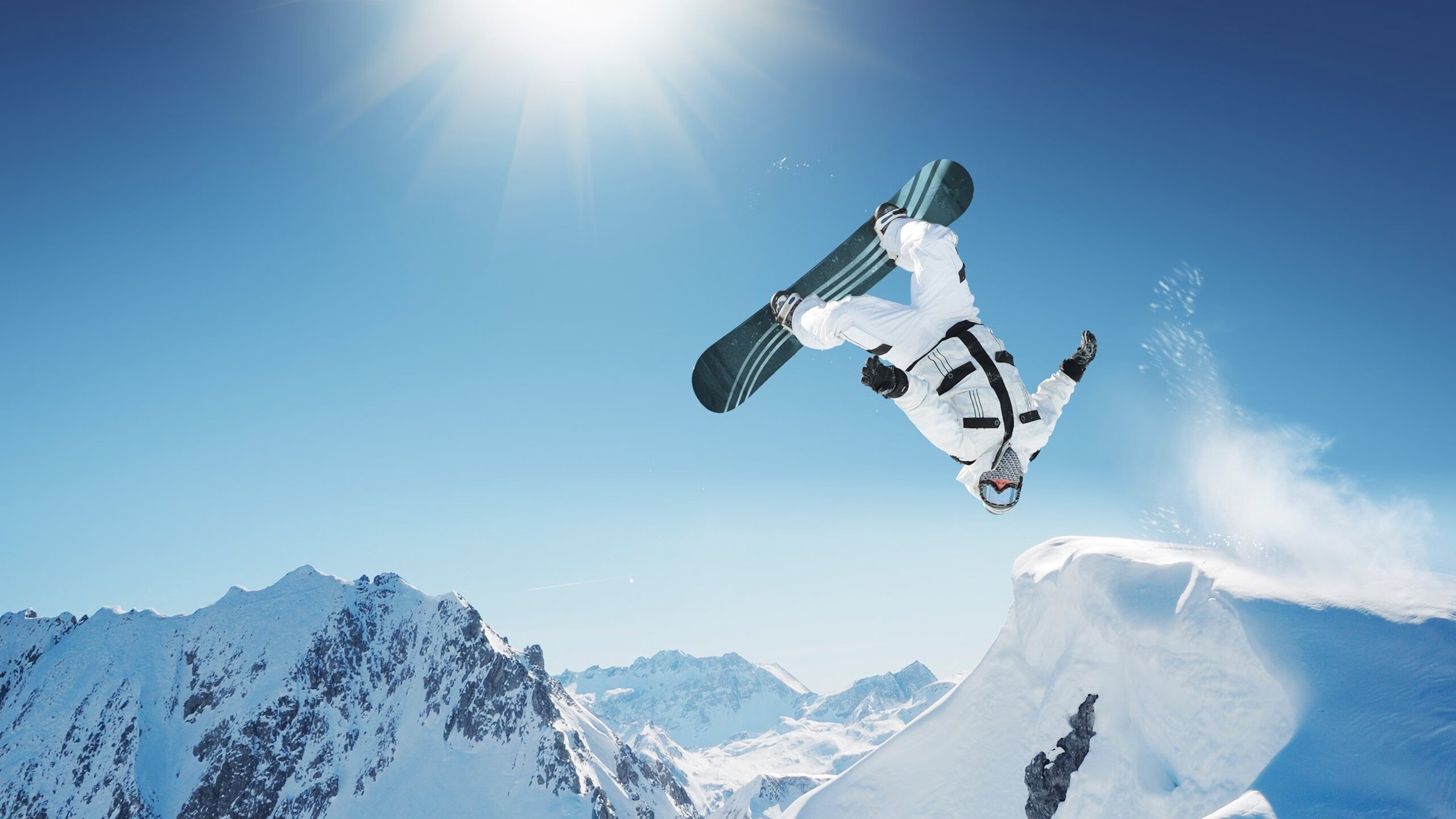 意甲焦点战之夜，劳塔罗连续得分拉开差距，蓝黑军团向冠军再进一步